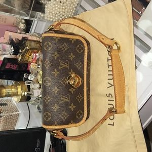 LOUIS VUITTON  POCHETTE
